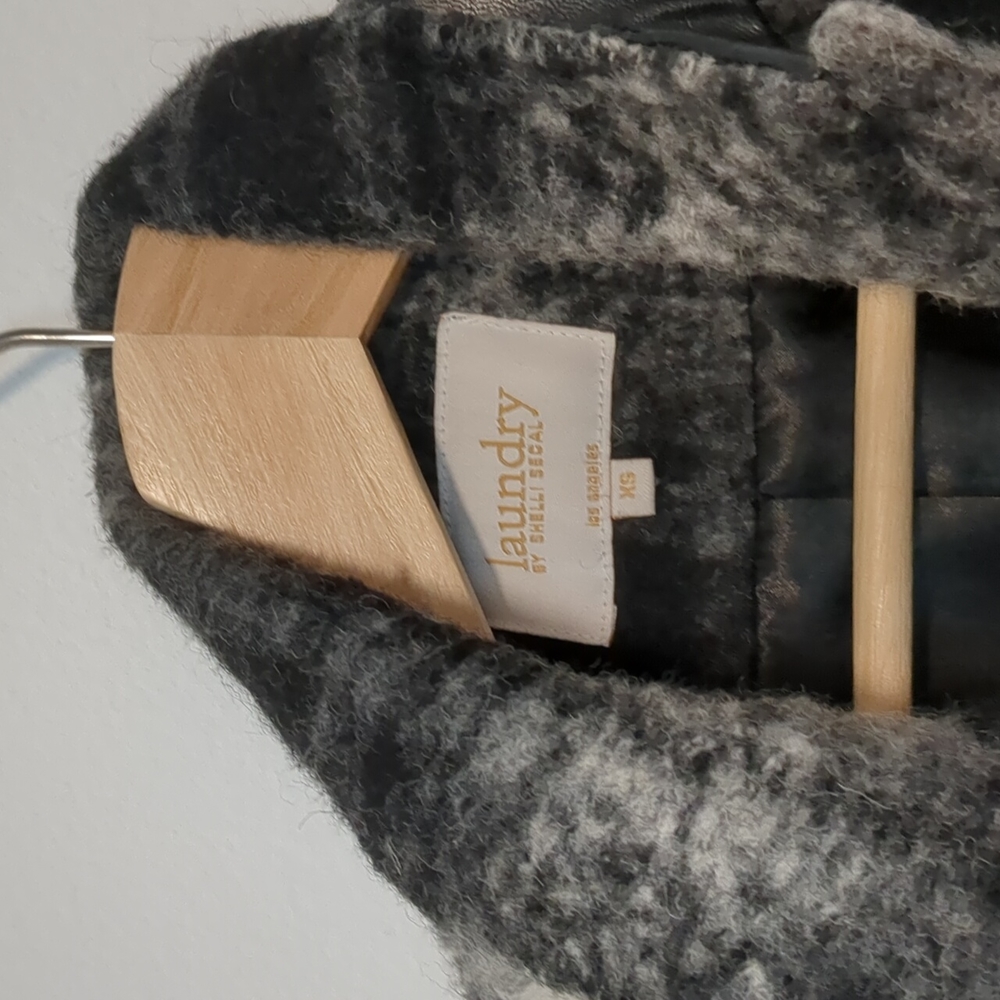 coat - Picture 2 of 4